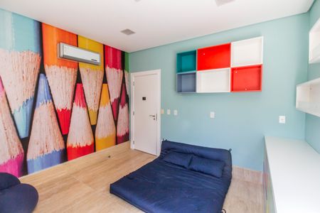 Casa de condomínio à venda com 464m², 4 quartos e 4 vagas Casa de condomínio à venda com 464m², 4 quartos e 4 vagasÁrea comum Brinquedoteca