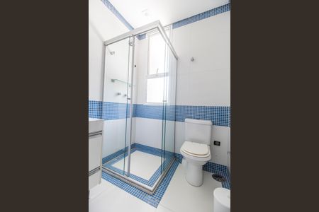 Casa de condomínio à venda com 464m², 4 quartos e 4 vagas Casa de condomínio à venda com 464m², 4 quartos e 4 vagasBanheiro da Suíte 2