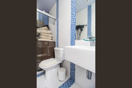 Casa de condomínio à venda com 464m², 4 quartos e 4 vagas Casa de condomínio à venda com 464m², 4 quartos e 4 vagasBanheiro externo