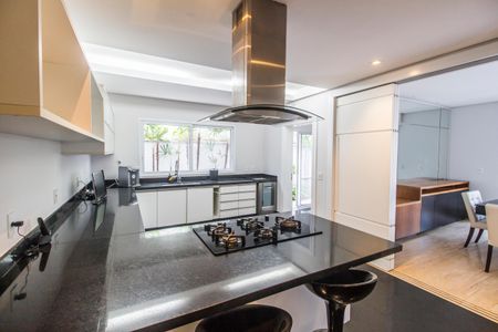 Casa de condomínio à venda com 464m², 4 quartos e 4 vagas Casa de condomínio à venda com 464m², 4 quartos e 4 vagasCozinha