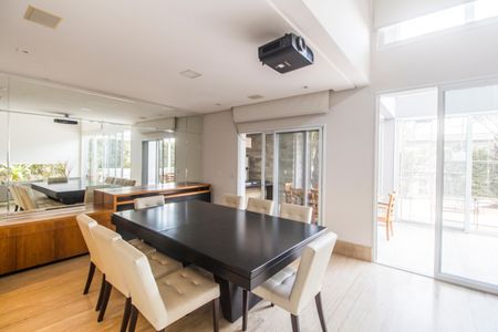 Casa de condomínio à venda com 464m², 4 quartos e 4 vagas Casa de condomínio à venda com 464m², 4 quartos e 4 vagasSala de Jantar