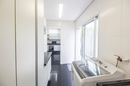 Casa de condomínio à venda com 464m², 4 quartos e 4 vagas Casa de condomínio à venda com 464m², 4 quartos e 4 vagasÁrea de Serviço