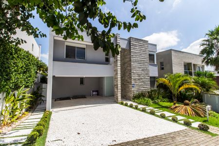 Casa de condomínio à venda com 464m², 4 quartos e 4 vagas Casa de condomínio à venda com 464m², 4 quartos e 4 vagasGaragem