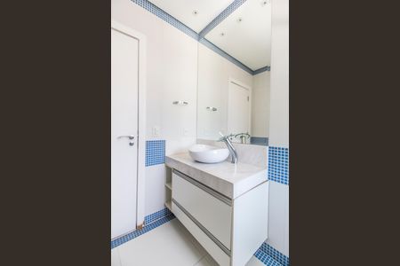 Casa de condomínio à venda com 464m², 4 quartos e 4 vagas Casa de condomínio à venda com 464m², 4 quartos e 4 vagasBanheiro da Suíte 2