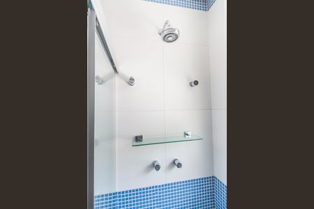 Casa de condomínio à venda com 464m², 4 quartos e 4 vagas Casa de condomínio à venda com 464m², 4 quartos e 4 vagasBanheiro da Suíte 2