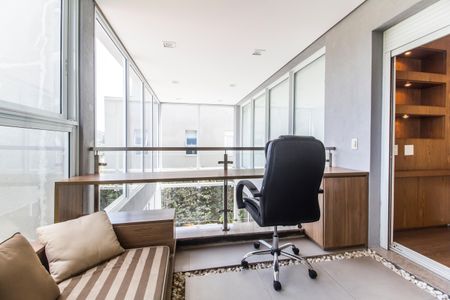 Casa de condomínio à venda com 464m², 4 quartos e 4 vagas Casa de condomínio à venda com 464m², 4 quartos e 4 vagasEscritório