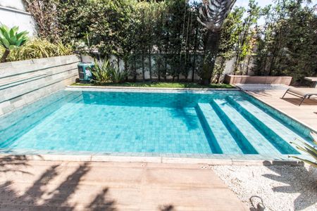 Casa de condomínio à venda com 464m², 4 quartos e 4 vagas Casa de condomínio à venda com 464m², 4 quartos e 4 vagasPiscina