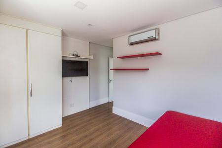 Casa de condomínio à venda com 464m², 4 quartos e 4 vagas Casa de condomínio à venda com 464m², 4 quartos e 4 vagasSuíte 4