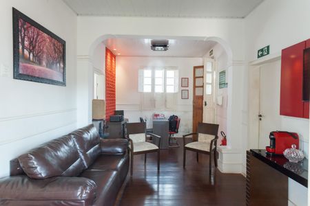 Casa à venda com 450m², 3 quartos e 4 vagas Casa à venda com 450m², 3 quartos e 4 vagasSala