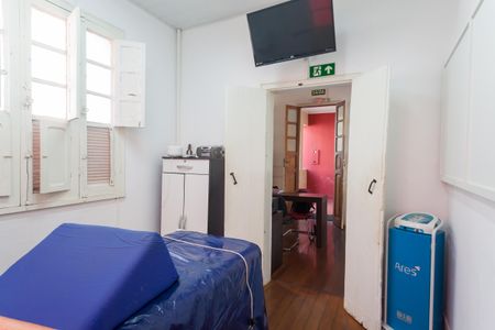 Casa à venda com 450m², 3 quartos e 4 vagas Casa à venda com 450m², 3 quartos e 4 vagasquarto 1