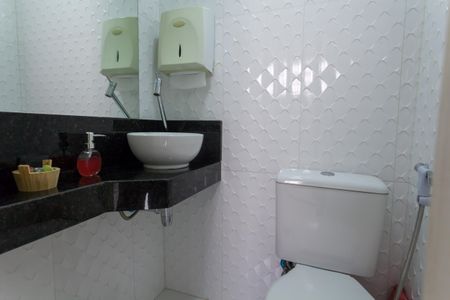 Casa à venda com 450m², 3 quartos e 4 vagas Casa à venda com 450m², 3 quartos e 4 vagasBanheiro Social