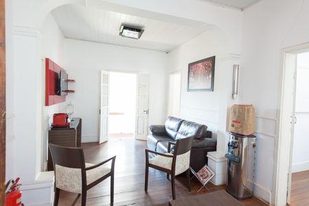 Casa à venda com 450m², 3 quartos e 4 vagas Casa à venda com 450m², 3 quartos e 4 vagasSala