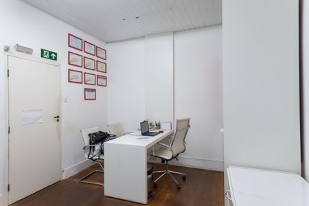 Casa à venda com 450m², 3 quartos e 4 vagas Casa à venda com 450m², 3 quartos e 4 vagasquarto 3