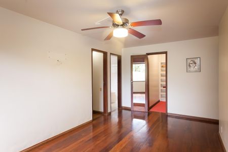 Casa de condomínio à venda com 450m², 3 quartos e 3 vagas Casa de condomínio à venda com 450m², 3 quartos e 3 vagassuite