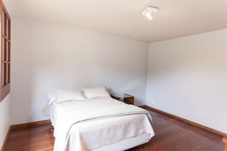 Casa de condomínio à venda com 450m², 3 quartos e 3 vagas Casa de condomínio à venda com 450m², 3 quartos e 3 vagasquarto 2