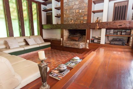 Casa de condomínio à venda com 450m², 3 quartos e 3 vagas Casa de condomínio à venda com 450m², 3 quartos e 3 vagassala da lareira