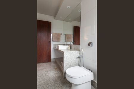 Casa de condomínio à venda com 450m², 3 quartos e 3 vagas Casa de condomínio à venda com 450m², 3 quartos e 3 vagasBanheiro Social