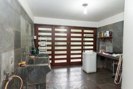 Casa de condomínio à venda com 450m², 3 quartos e 3 vagas Casa de condomínio à venda com 450m², 3 quartos e 3 vagasÁrea de Serviço