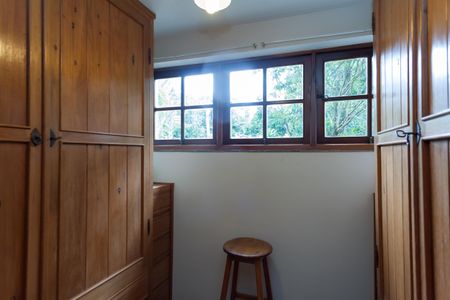 Casa de condomínio à venda com 450m², 3 quartos e 3 vagas Casa de condomínio à venda com 450m², 3 quartos e 3 vagasCloset