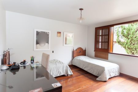 Casa de condomínio à venda com 450m², 3 quartos e 3 vagas Casa de condomínio à venda com 450m², 3 quartos e 3 vagasquarto 1