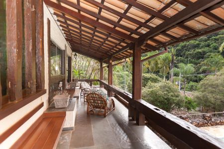 Casa de condomínio à venda com 450m², 3 quartos e 3 vagas Casa de condomínio à venda com 450m², 3 quartos e 3 vagasVaranda da Sala