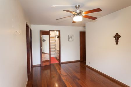 Casa de condomínio à venda com 450m², 3 quartos e 3 vagas Casa de condomínio à venda com 450m², 3 quartos e 3 vagassuite