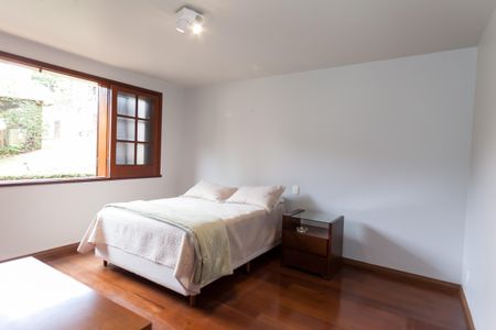 Casa de condomínio à venda com 450m², 3 quartos e 3 vagas Casa de condomínio à venda com 450m², 3 quartos e 3 vagasquarto 2