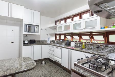 Casa de condomínio à venda com 450m², 3 quartos e 3 vagas Casa de condomínio à venda com 450m², 3 quartos e 3 vagasCozinha