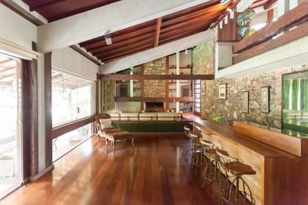 Casa de condomínio à venda com 450m², 3 quartos e 3 vagas Casa de condomínio à venda com 450m², 3 quartos e 3 vagassala