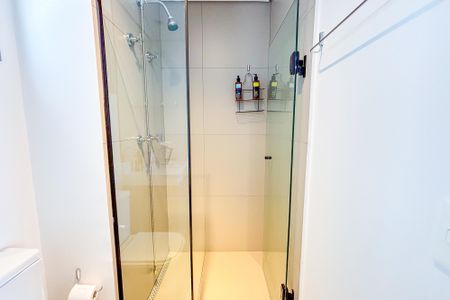 Studio para alugar com 29m², 1 quarto e 1 vaga Studio para alugar com 29m², 1 quarto e 1 vagaBanheiro