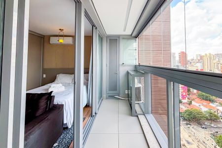 Studio para alugar com 29m², 1 quarto e 1 vaga Studio para alugar com 29m², 1 quarto e 1 vagaVaranda