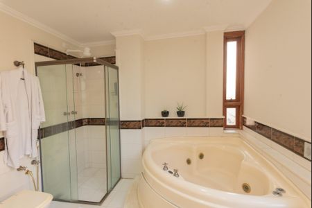 Casa para alugar com 400m², 4 quartos e 3 vagas Casa para alugar com 400m², 4 quartos e 3 vagasBanheiro da Suíte 1