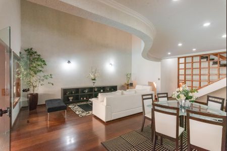 Casa para alugar com 400m², 4 quartos e 3 vagas Casa para alugar com 400m², 4 quartos e 3 vagasSala de Estar