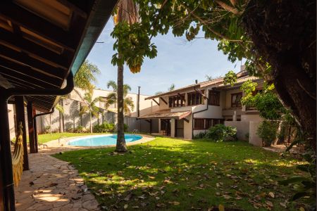 Casa para alugar com 400m², 4 quartos e 3 vagas Casa para alugar com 400m², 4 quartos e 3 vagasPiscina