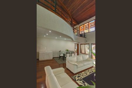 Casa para alugar com 400m², 4 quartos e 3 vagas Casa para alugar com 400m², 4 quartos e 3 vagasSala de Estar