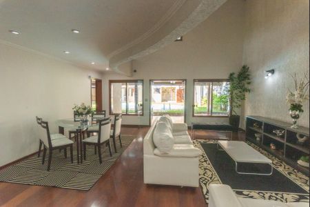 Casa para alugar com 400m², 4 quartos e 3 vagas Casa para alugar com 400m², 4 quartos e 3 vagasSala de Estar