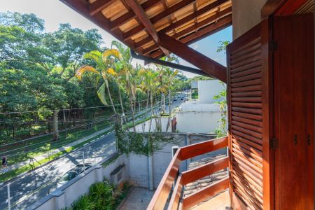 Casa para alugar com 400m², 4 quartos e 3 vagas Casa para alugar com 400m², 4 quartos e 3 vagasSacada da Suíte 3