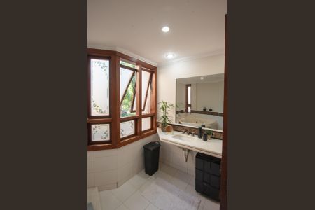 Casa para alugar com 400m², 4 quartos e 3 vagas Casa para alugar com 400m², 4 quartos e 3 vagasBanheiro da Suíte 1