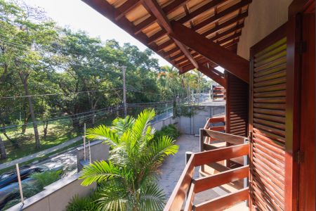 Casa para alugar com 400m², 4 quartos e 3 vagas Casa para alugar com 400m², 4 quartos e 3 vagasSacada da Suíte 1