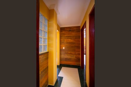 Casa para alugar com 500m², 6 quartos e 4 vagas Casa para alugar com 500m², 6 quartos e 4 vagasCorredor