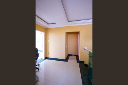 Casa para alugar com 500m², 6 quartos e 4 vagas Casa para alugar com 500m², 6 quartos e 4 vagasCorredor