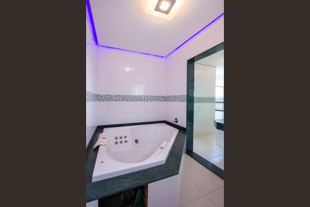 Casa para alugar com 500m², 6 quartos e 4 vagas Casa para alugar com 500m², 6 quartos e 4 vagasBanheiro da Suíte 1