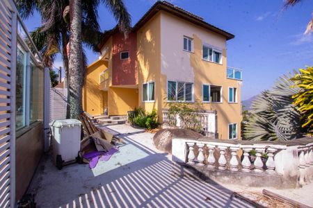 Casa para alugar com 500m², 6 quartos e 4 vagas Casa para alugar com 500m², 6 quartos e 4 vagasQuintal