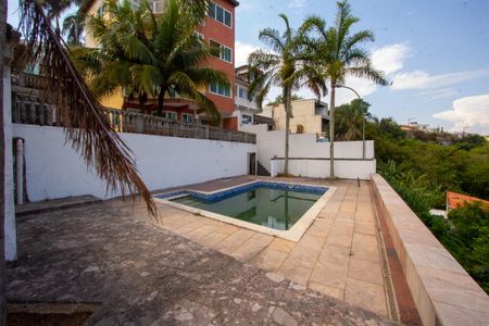 Casa para alugar com 500m², 6 quartos e 4 vagas Casa para alugar com 500m², 6 quartos e 4 vagasPiscina