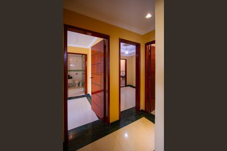 Casa para alugar com 500m², 6 quartos e 4 vagas Casa para alugar com 500m², 6 quartos e 4 vagasCorredor