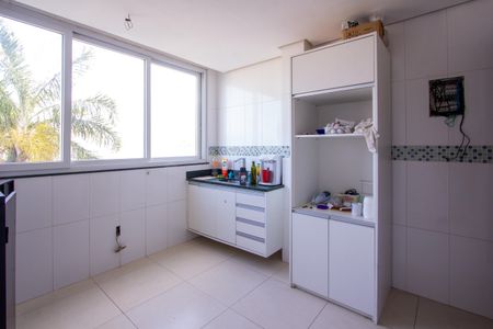 Casa para alugar com 500m², 6 quartos e 4 vagas Casa para alugar com 500m², 6 quartos e 4 vagasCozinha 1