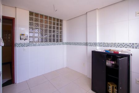 Casa para alugar com 500m², 6 quartos e 4 vagas Casa para alugar com 500m², 6 quartos e 4 vagasCozinha 1