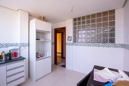 Casa para alugar com 500m², 6 quartos e 4 vagas Casa para alugar com 500m², 6 quartos e 4 vagasCozinha 1