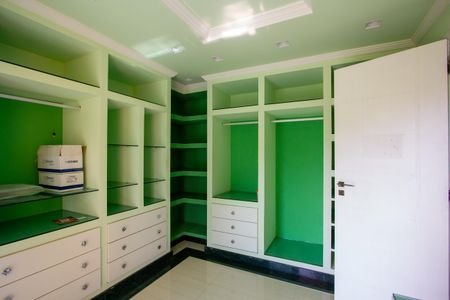 Casa para alugar com 500m², 6 quartos e 4 vagas Casa para alugar com 500m², 6 quartos e 4 vagasCloset da suíte 1