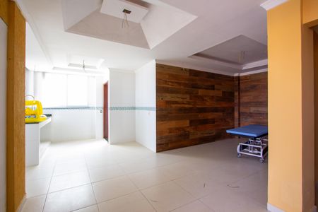 Casa para alugar com 500m², 6 quartos e 4 vagas Casa para alugar com 500m², 6 quartos e 4 vagasCozinha 2